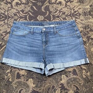 Time and Tru Women's Denim Shorts Mid Rise Cuffed Hem Medium Wash Size 14 B